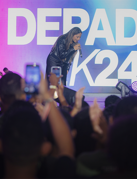 Jovens reunidos em um encontro de forma&ccedil;&atilde;o do DEPAD